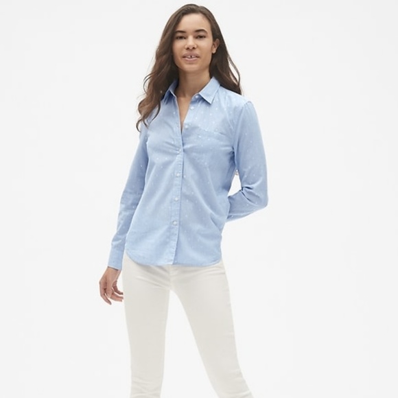 GAP Tops - GAP Fitted boyfriend button up shirt